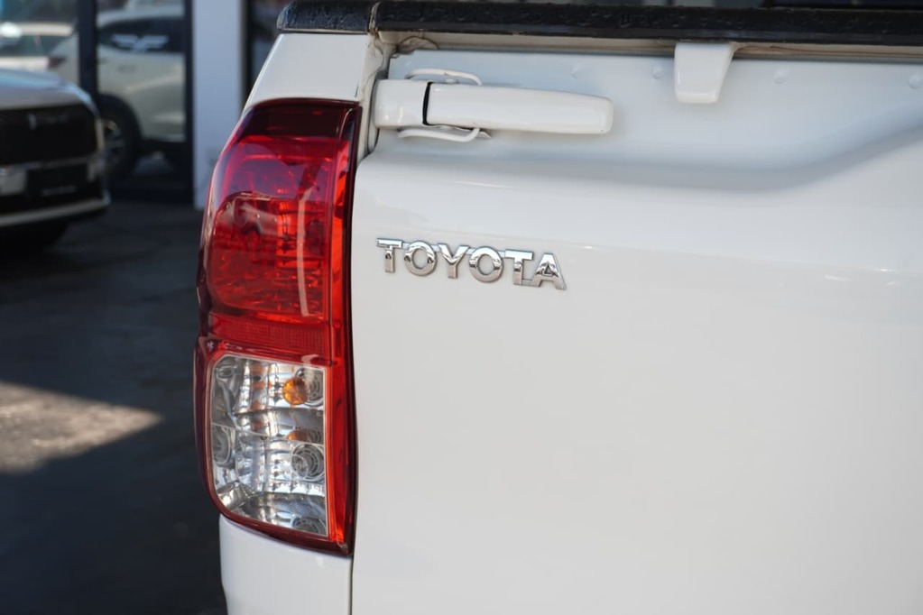 2025 TOYOTA HILUX, White, 41000Kms, Manual, Bakkie Single Cab, Diesel, R379 900, Wingfield Motors Bellville