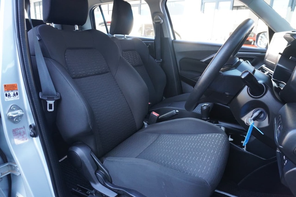 2025 SUZUKI SWIFT, Silver, 13800Kms, Manual, Hatchback, Petrol, R219 900, Wingfield Motors Bellville