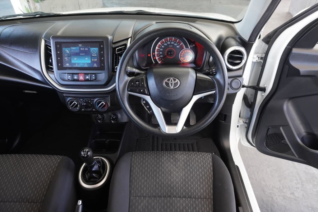 2025 TOYOTA VITZ, White, 14500Kms, Manual, Hatchback, Petrol, R189 900, Wingfield Motors Bellville