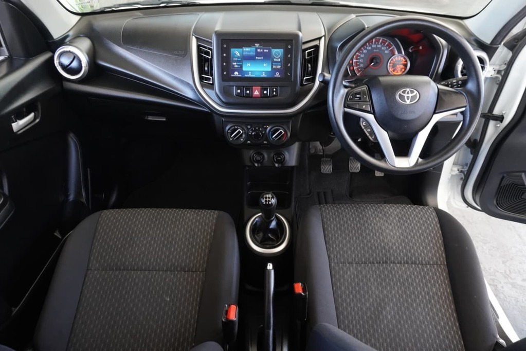 2025 TOYOTA VITZ, White, 14500Kms, Manual, Hatchback, Petrol, R189 900, Wingfield Motors Bellville