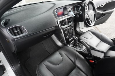 2018 VOLVO V40, White, 71900Kms, Automatic, Hatchback, Petrol, R224 900, Wingfield Motors Bellville