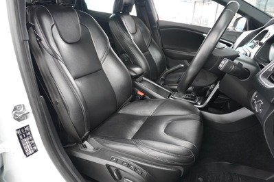 2018 VOLVO V40, White, 71900Kms, Automatic, Hatchback, Petrol, R224 900, Wingfield Motors Bellville