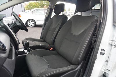 2016 RENAULT CLIO IV, White, 145000Kms, Automatic, Hatchback, Petrol, R139 900, Wingfield Motors Bellville
