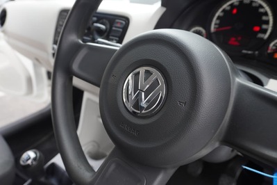 2015 VOLKSWAGEN UP, White, 120347Kms, Manual, Hatchback, Petrol, R124 900, Wingfield Motors Bellville