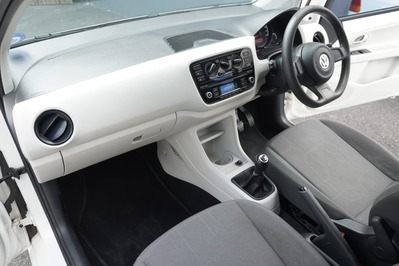 2015 VOLKSWAGEN UP, White, 120347Kms, Manual, Hatchback, Petrol, R124 900, Wingfield Motors Bellville