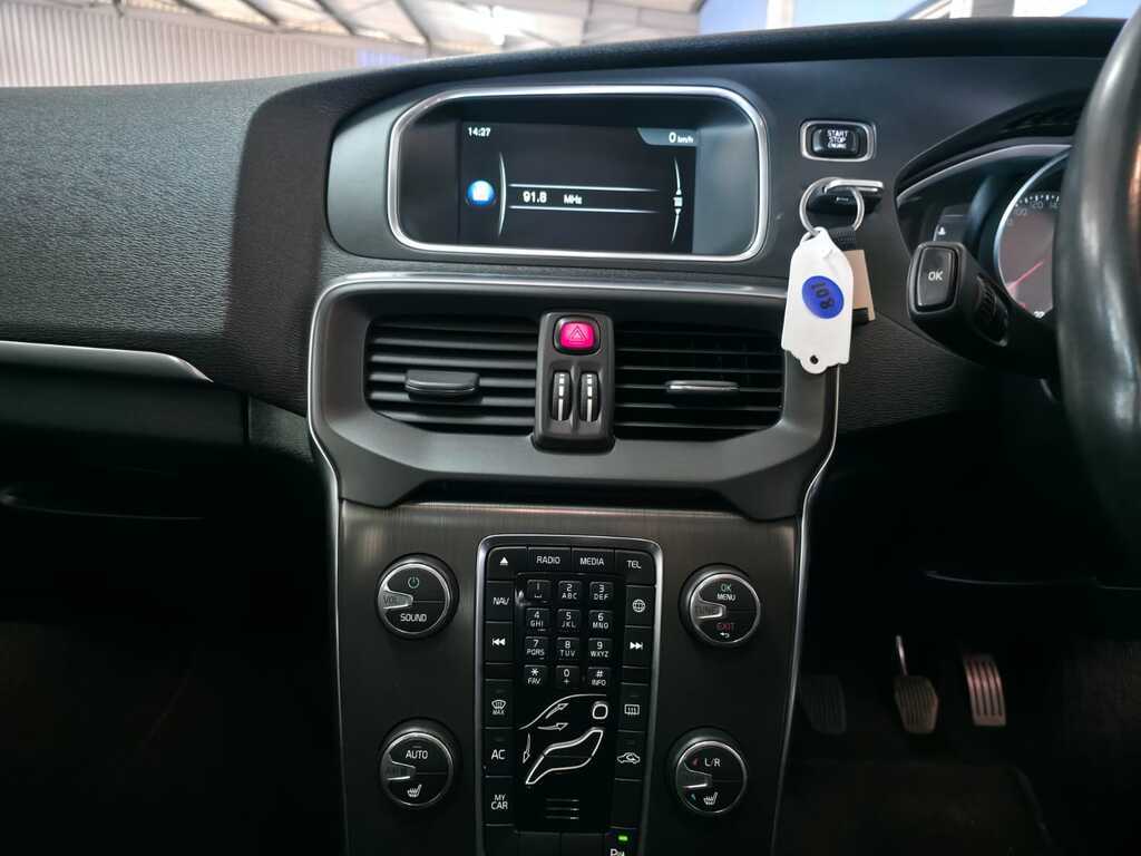 VOLVO V40 V40 T3 MOMENTUM