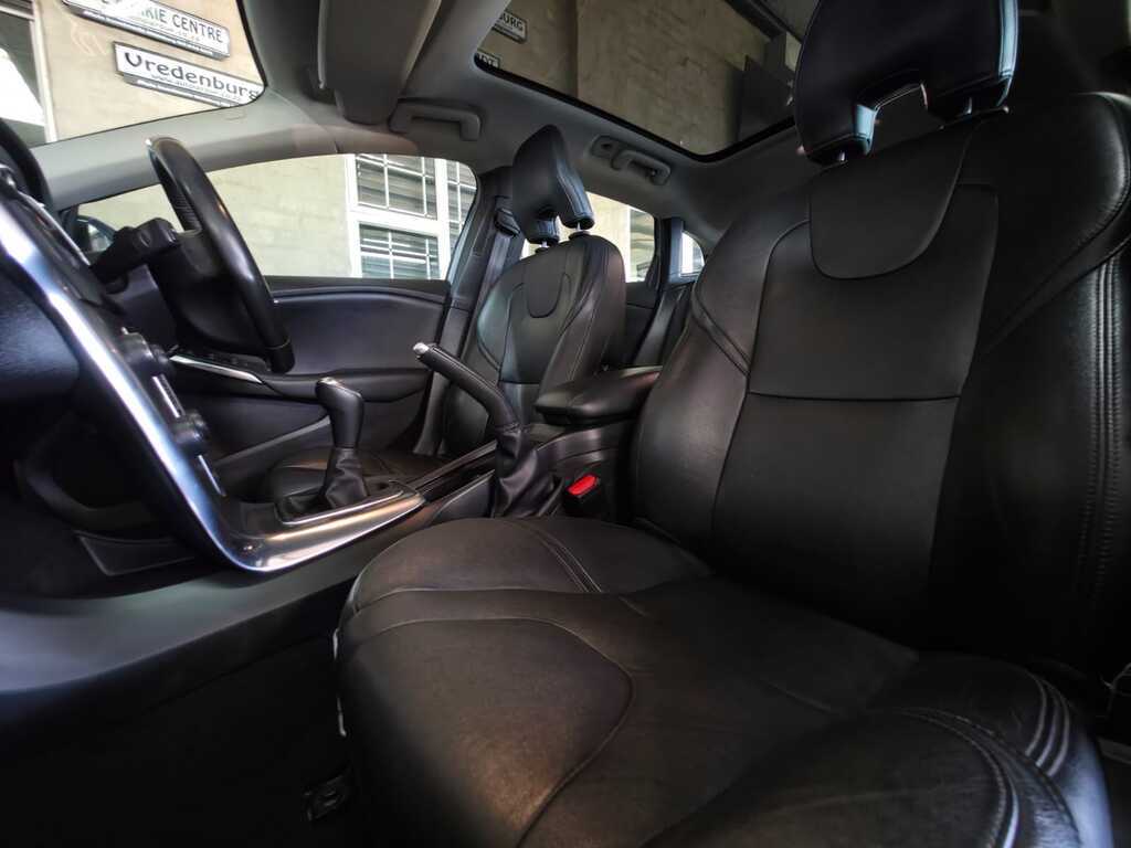 VOLVO V40 V40 T3 MOMENTUM