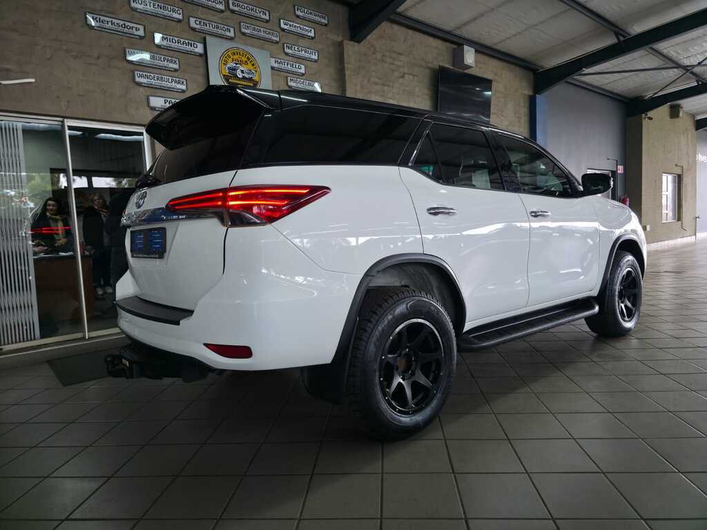 TOYOTA FORTUNER FORTUNER 2.8GD-6 EPIC BLACK A/T - 4
