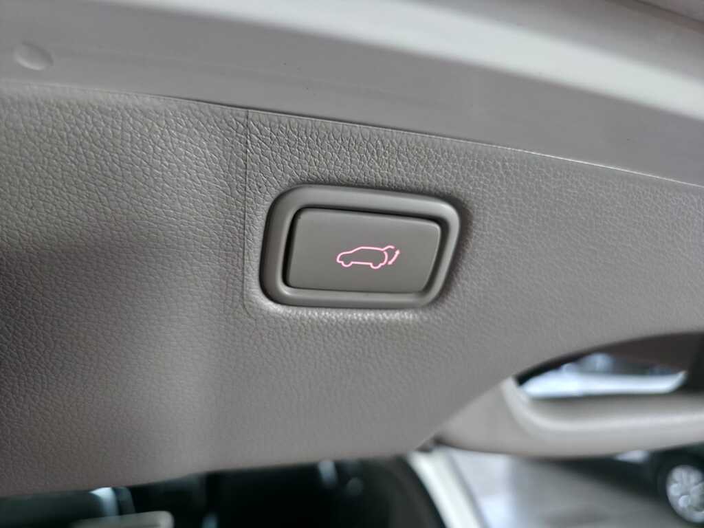 KIA SEDONA GRAND SEDONA 2.2 CRDI SXL A/T (7 SEAT)