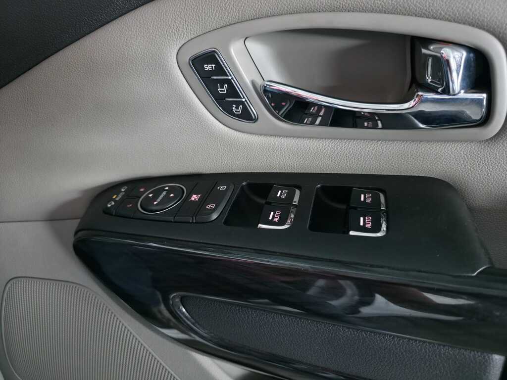 KIA SEDONA GRAND SEDONA 2.2 CRDI SXL A/T (7 SEAT)