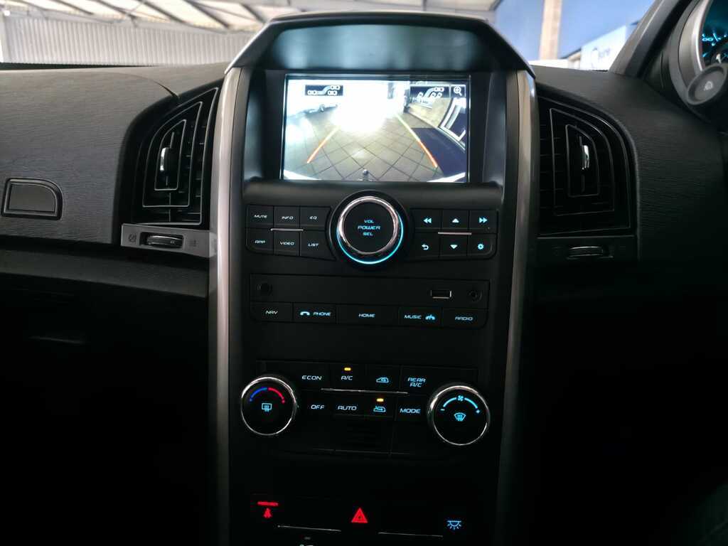 MAHINDRA XUV XUV 500 2.2D MHAWK A/T (W8) 7 SEAT - 12