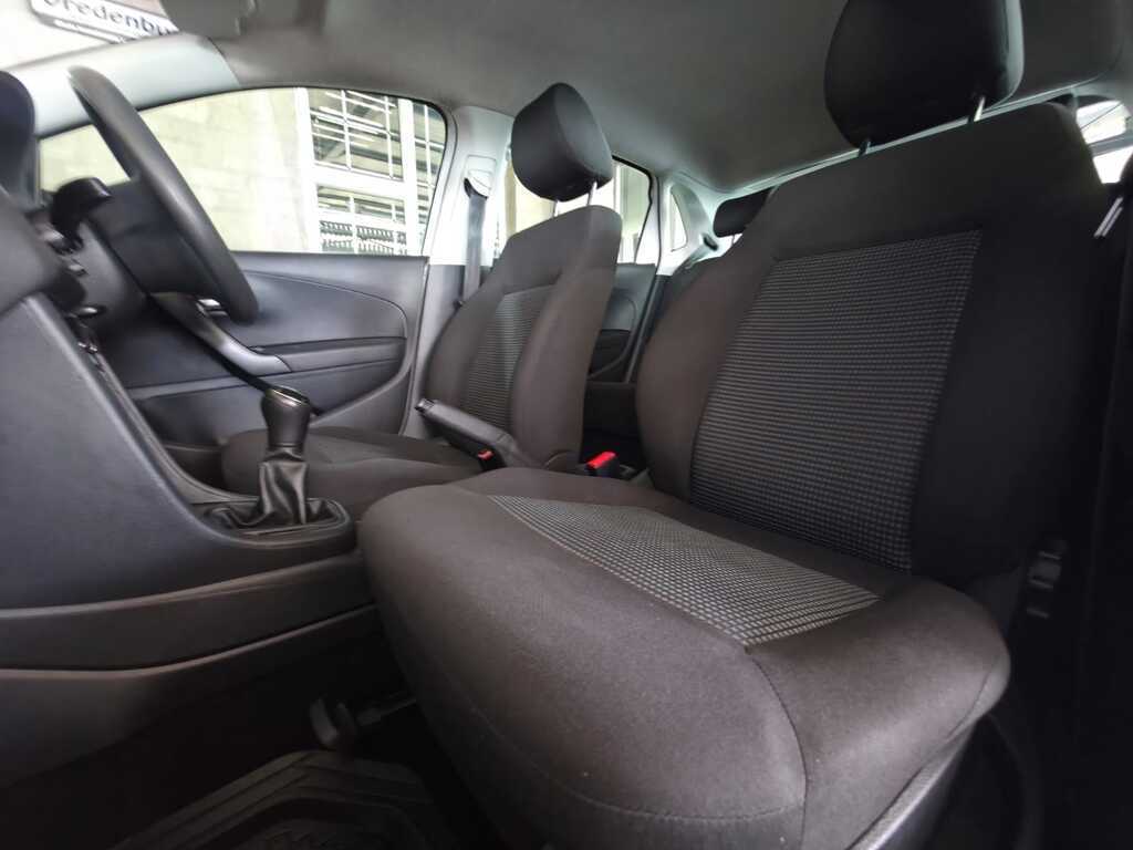 VOLKSWAGEN POLO VIVO POLO VIVO 1.4 COMFORTLINE (5DR)