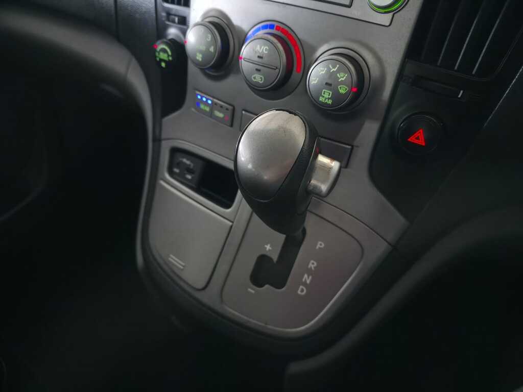 HYUNDAI H-1 H-1 2.5 CRDI (VGT) WAGON A/T