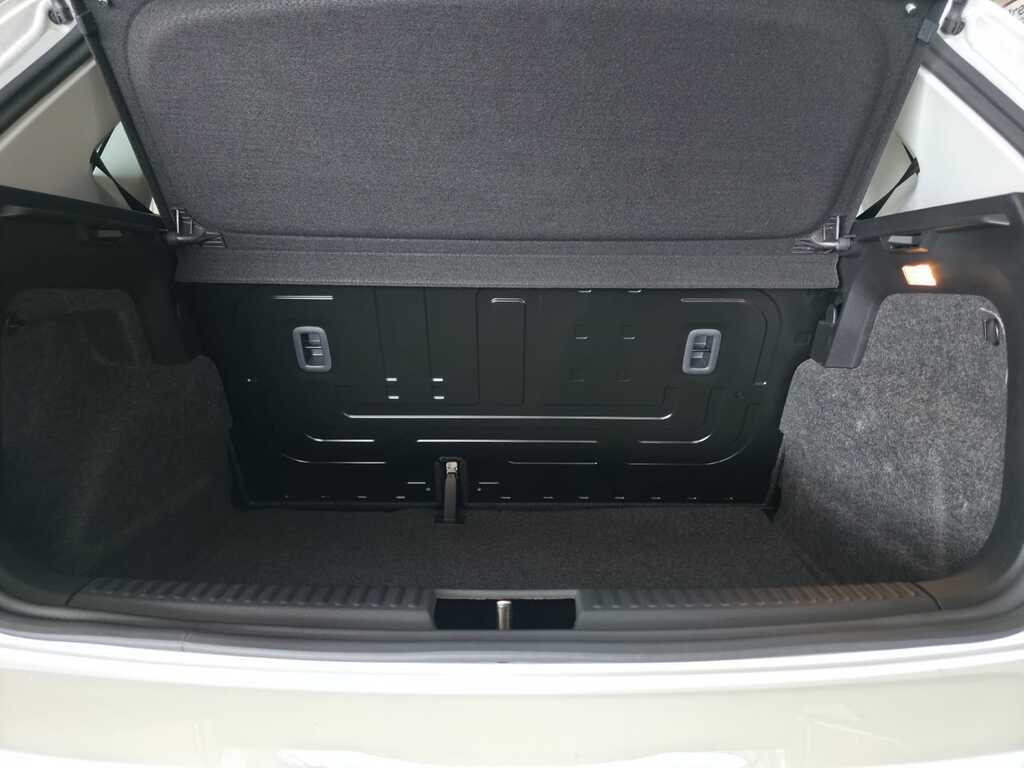 VOLKSWAGEN Polo Vivo POLO VIVO 1.4 LIFE (5DR)