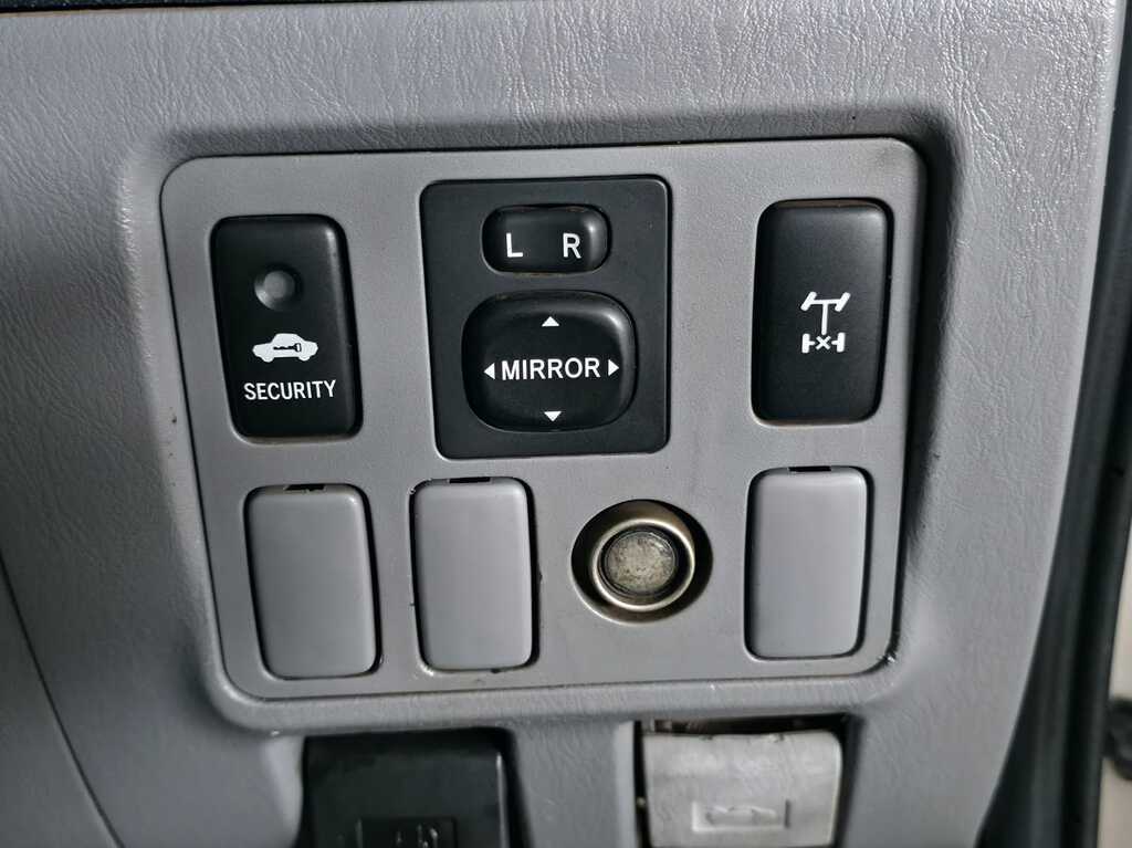 TOYOTA HILUX HILUX 3.0D-4D RAIDER 4X4 P/U D/C - 16