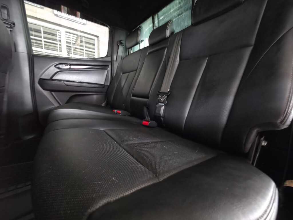 ISUZU D-MAX D-MAX 300 LX 4X4 A/T D/C P/U - 10