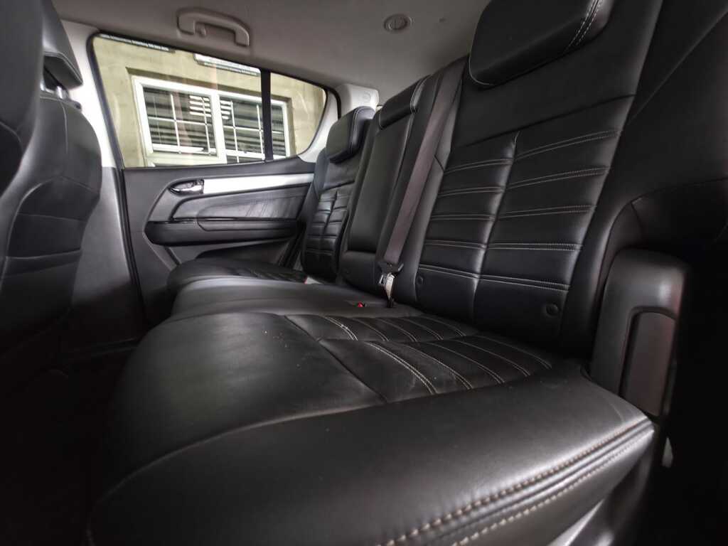 ISUZU MU-X MU-X 3.0D A/T - 10