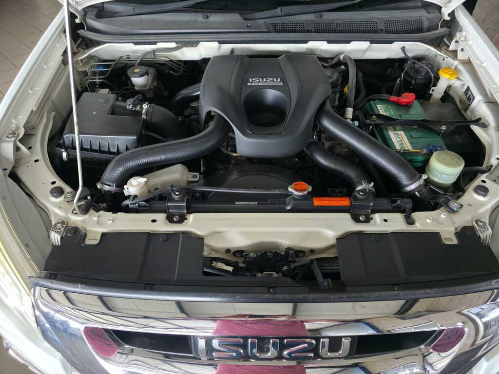 ISUZU MU-X MU-X 3.0D A/T - 19