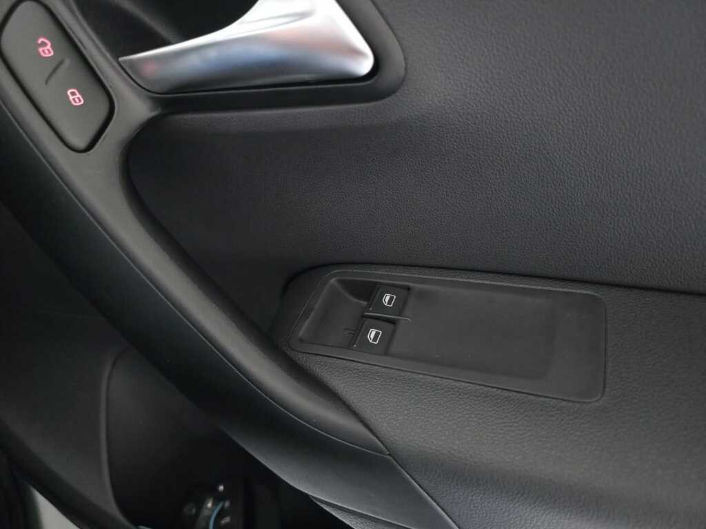 VOLKSWAGEN Polo Vivo POLO VIVO 1.4 LIFE (5DR)