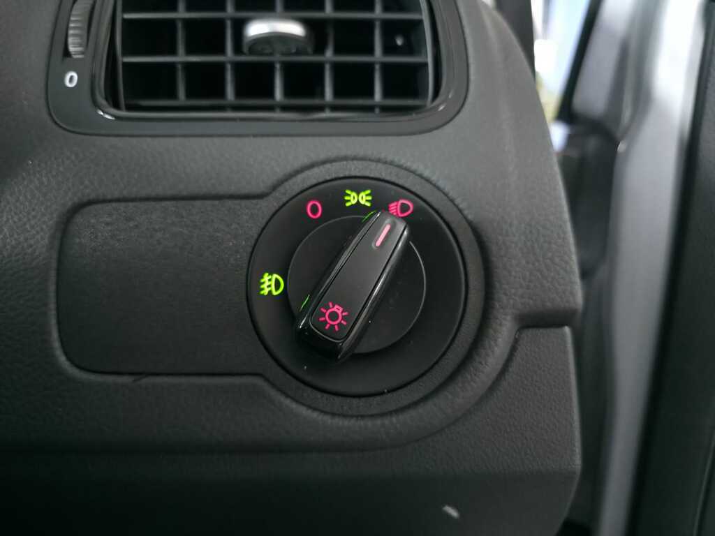 VOLKSWAGEN Polo Vivo POLO VIVO 1.4 LIFE (5DR)