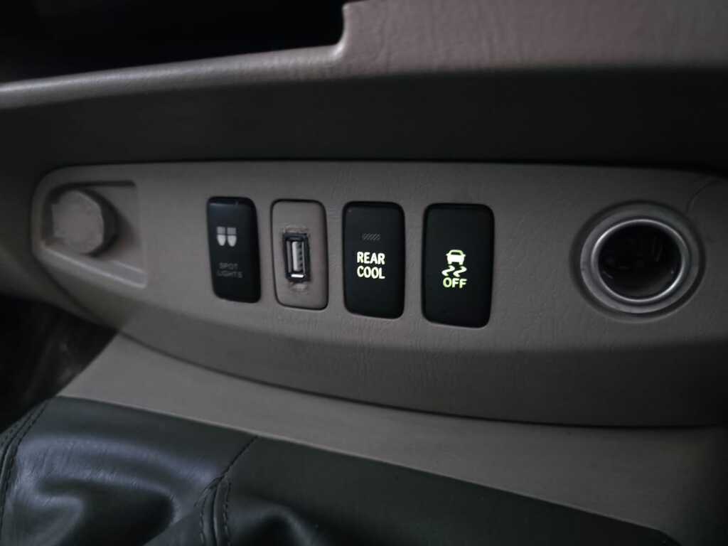 TOYOTA FORTUNER FORTUNER 3.0D-4D 4X4 - 15