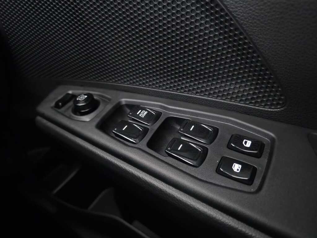 MAHINDRA XUV3XO XUV3XO 1.2T MX2 A/T - 17