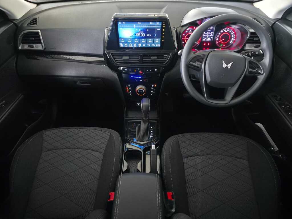 MAHINDRA XUV3XO XUV3XO 1.2T MX2 A/T - 9
