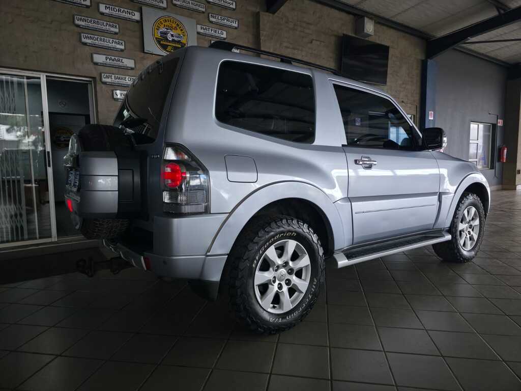 MITSUBISHI PAJERO PAJERO 3.2 Di - Dc GLS SWB A/T - 6