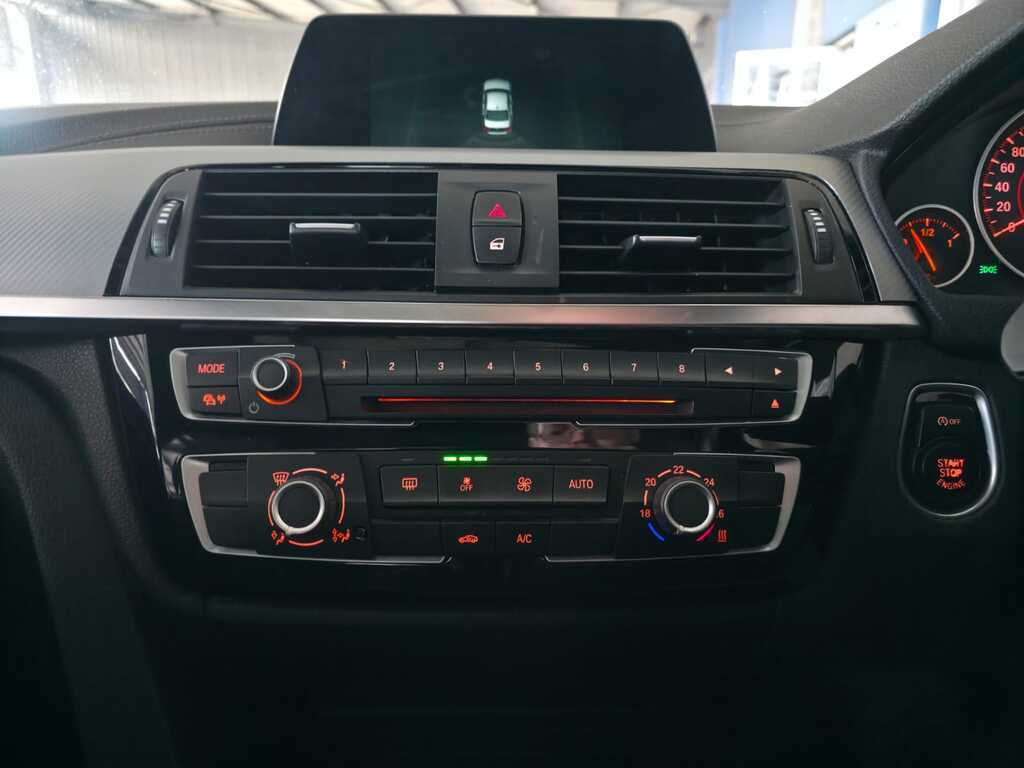 BMW 3 SERIES 318i A/T (F30)