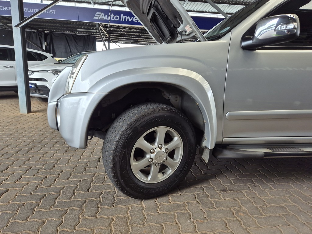 ISUZU KB KB300D-TEQ A/T LX P/U D/C - 16