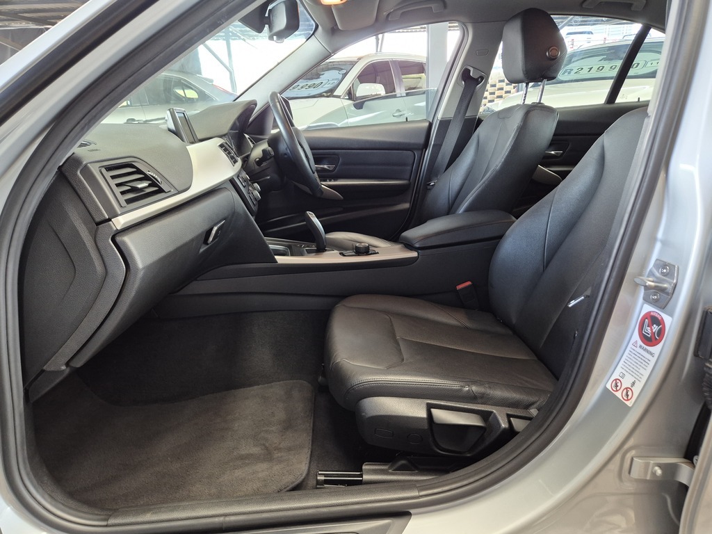 BMW 3 SERIES 320i  A/T (F30) - 10