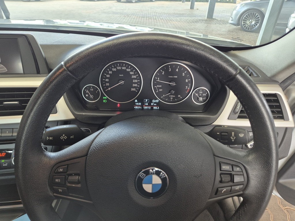 BMW 3 SERIES 320i  A/T (F30) - 12