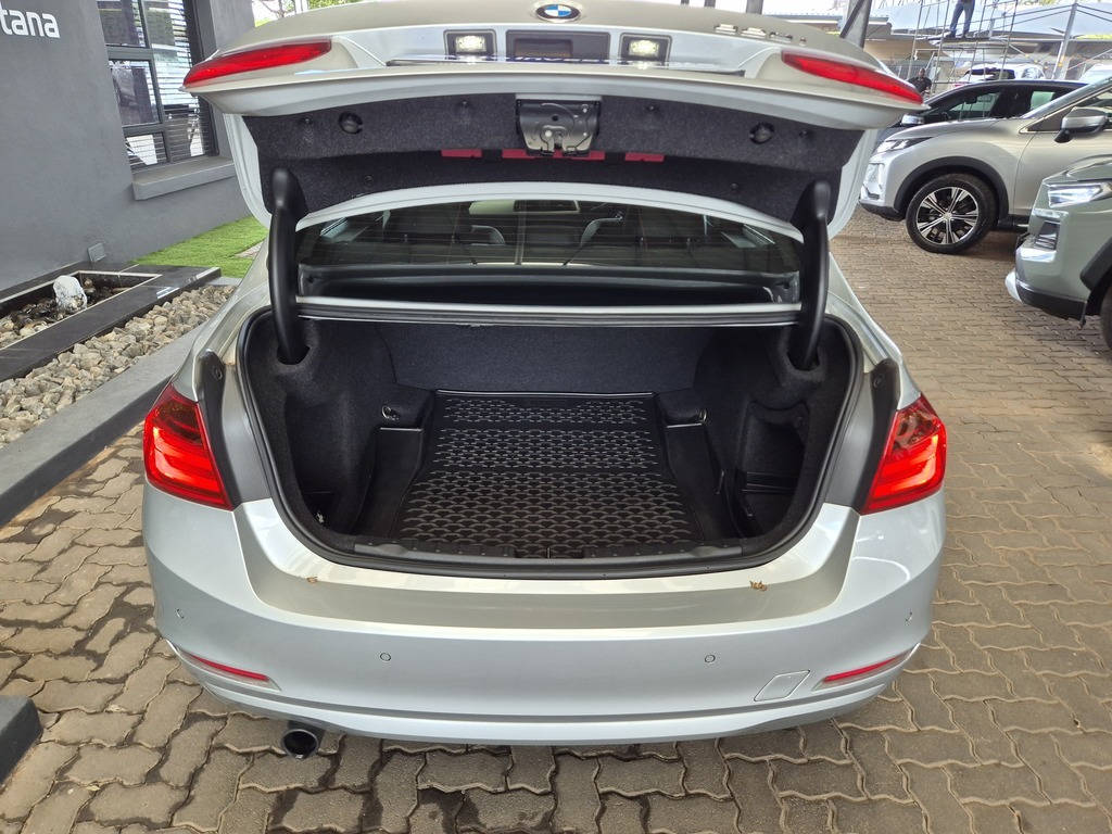 BMW 3 SERIES 320i  A/T (F30) - 6