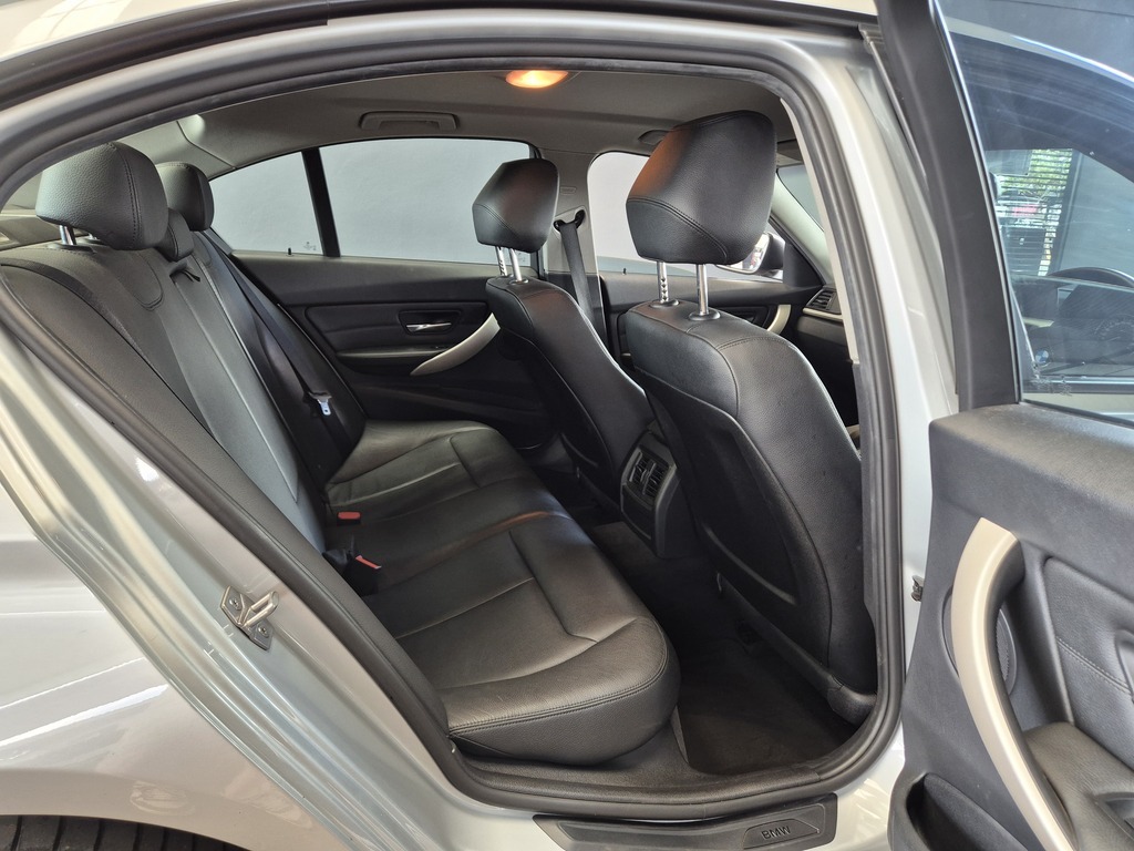 BMW 3 SERIES 320i  A/T (F30) - 7