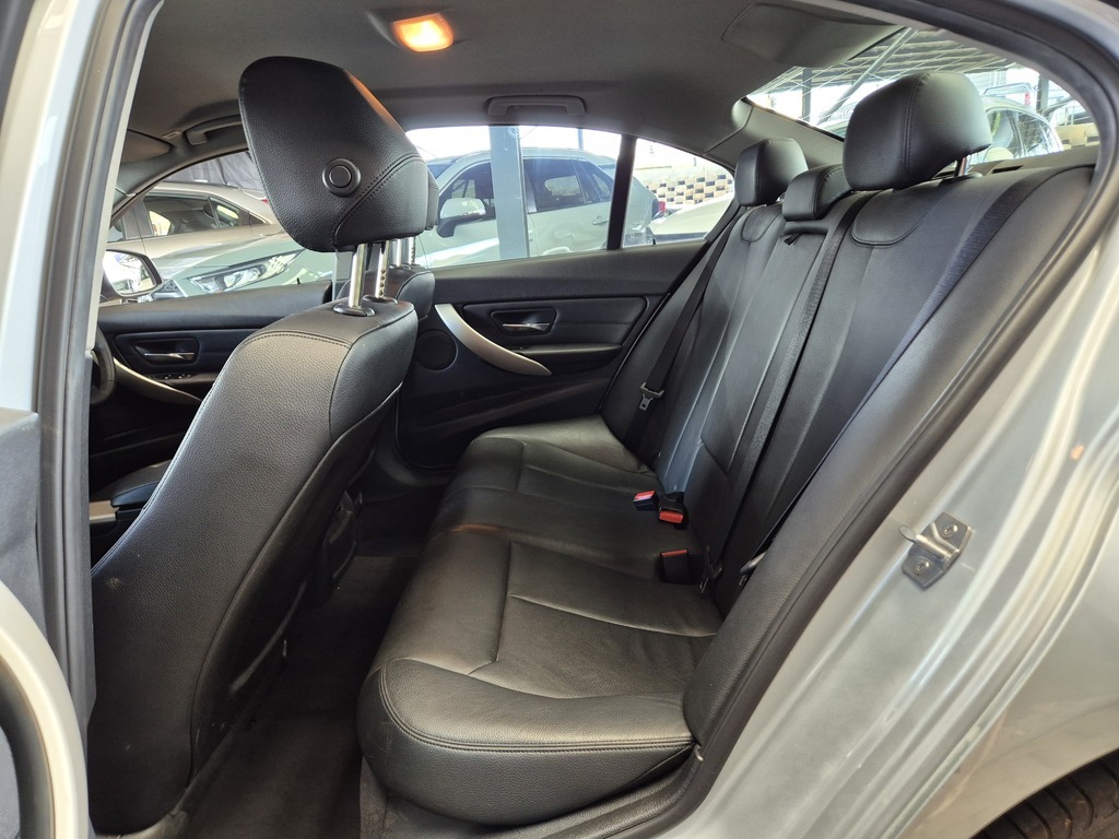 BMW 3 SERIES 320i  A/T (F30) - 8