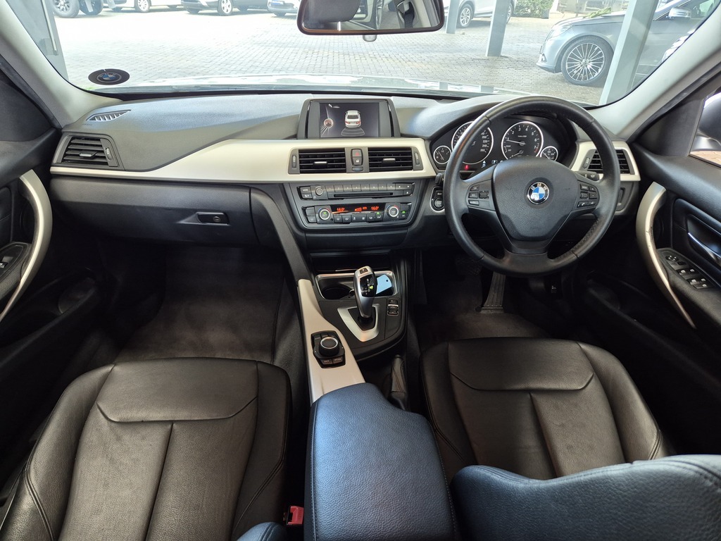 BMW 3 SERIES 320i  A/T (F30) - 9