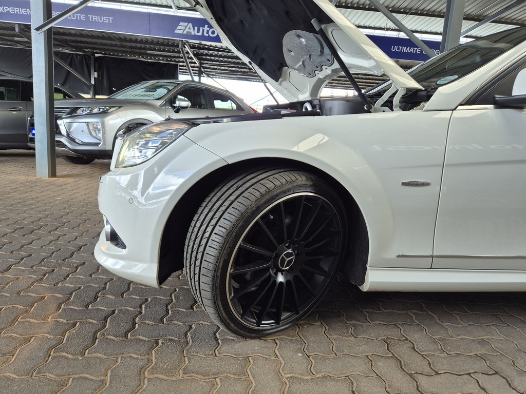 MERCEDES-BENZ C CLASS SEDAN C200 CGI BE AVANTGARDE A/T - 15