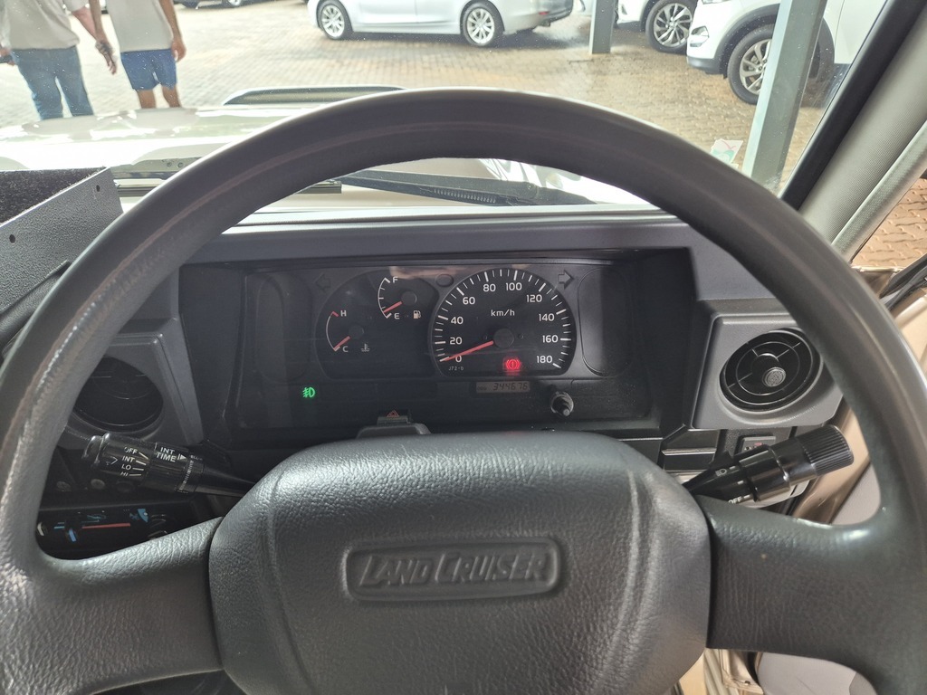 TOYOTA LANDCRUISER LANDCRUISER 70 4.2D S/W - 12