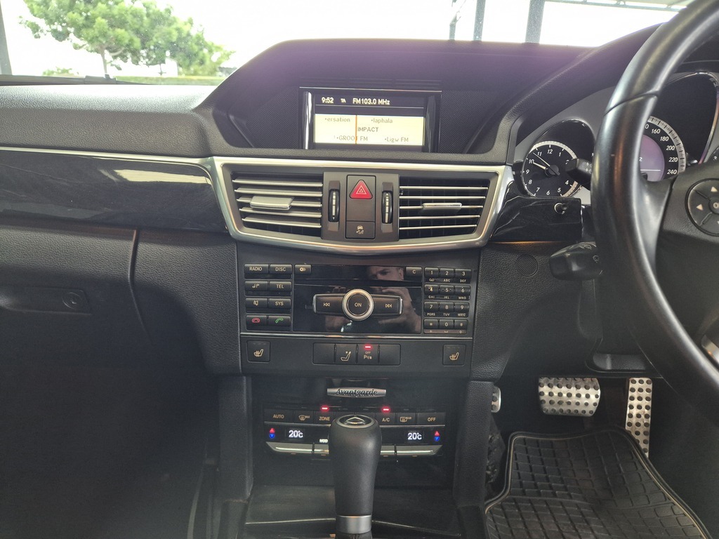 MERCEDES-BENZ E CLASS SEDAN E 200 CGI BE AVANTGARDE - 13