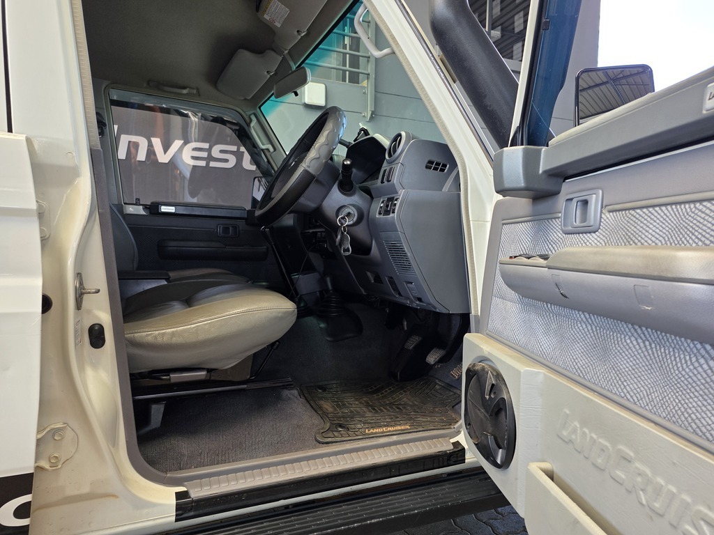 TOYOTA LAND CRUISER 70 LANDCRUISER 76 4.2D S/W - 10