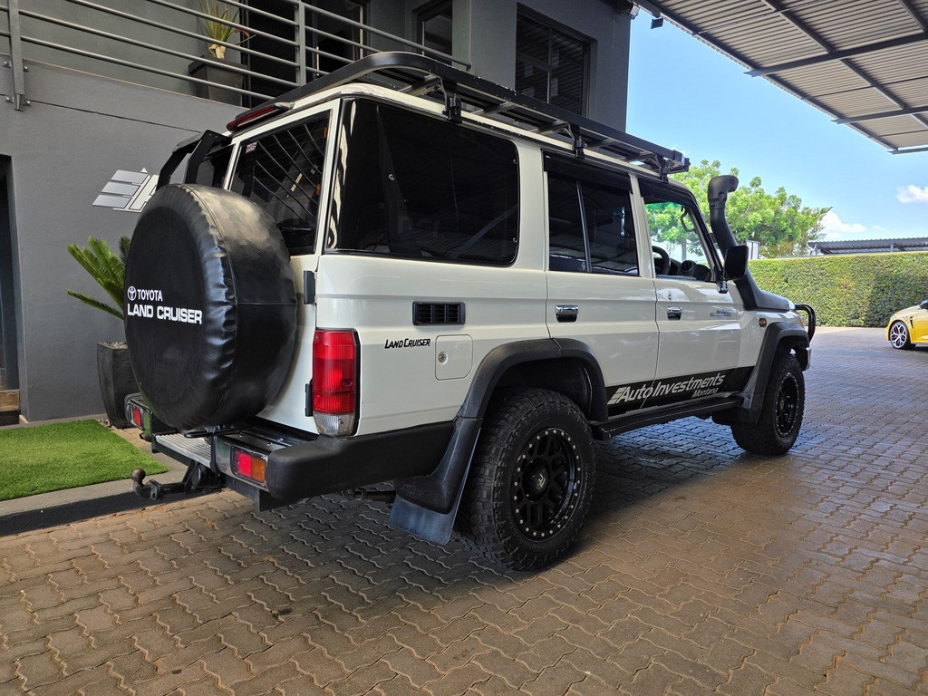 TOYOTA LAND CRUISER 70 LANDCRUISER 76 4.2D S/W - 5