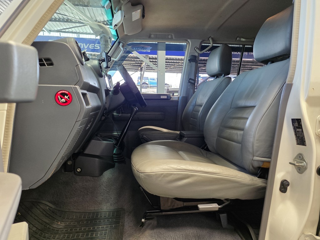 TOYOTA LAND CRUISER 70 LANDCRUISER 76 4.2D S/W - 9