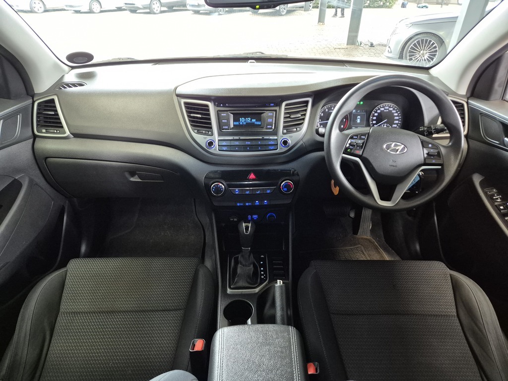 HYUNDAI TUCSON TUCSON 2.0 PREMIUM A/T - 9