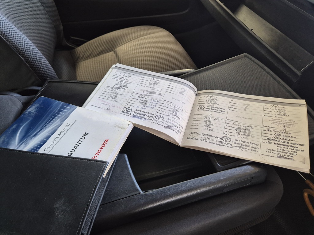 TOYOTA QUANTUM QUANTUM 2.5 D-4D LWB F/C P/V - 11