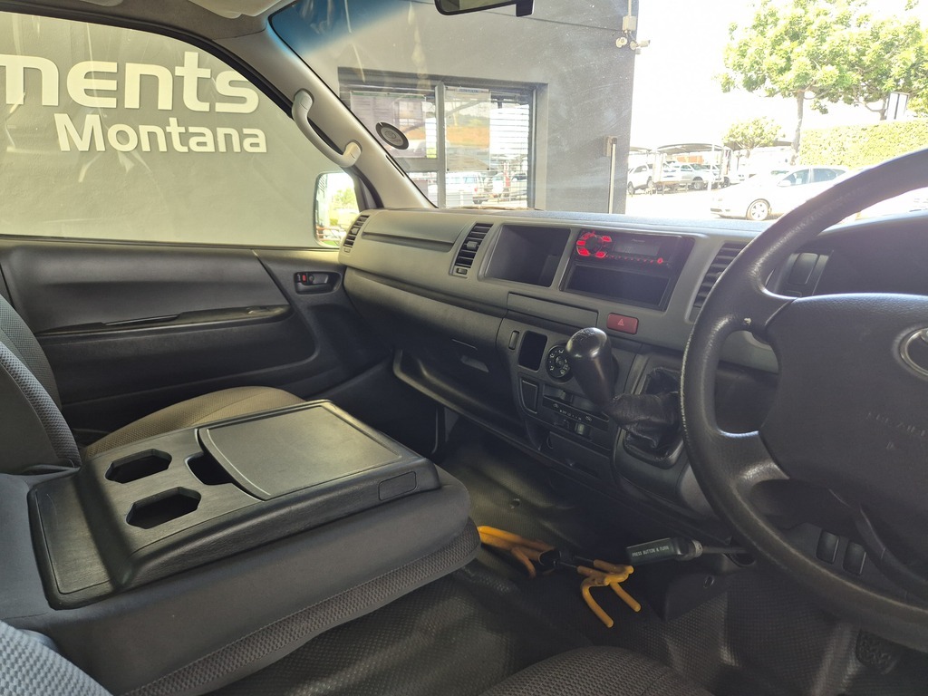 TOYOTA QUANTUM QUANTUM 2.5 D-4D LWB F/C P/V - 12