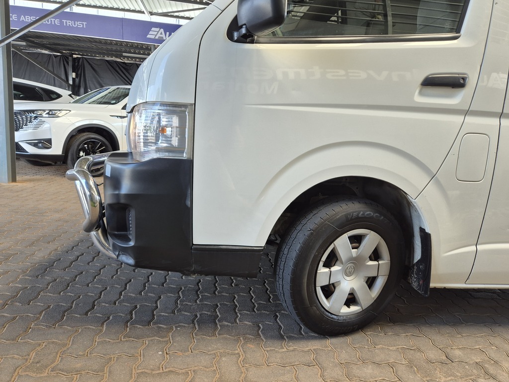 TOYOTA QUANTUM QUANTUM 2.5 D-4D LWB F/C P/V - 13