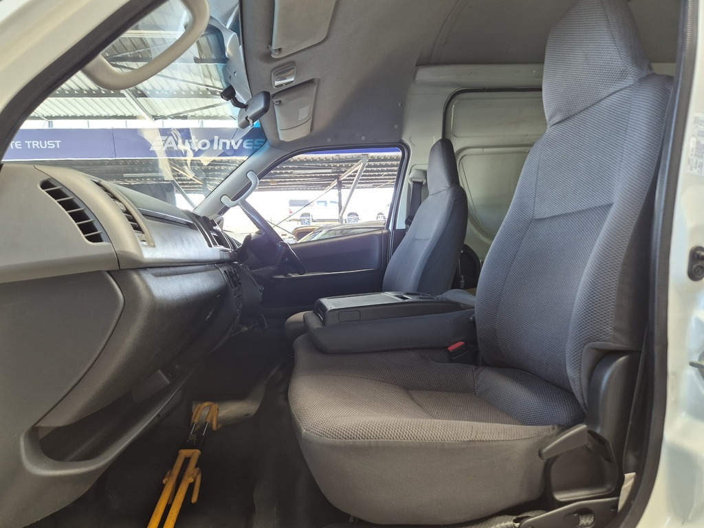 TOYOTA QUANTUM QUANTUM 2.5 D-4D LWB F/C P/V - 8