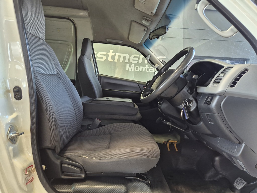 TOYOTA QUANTUM QUANTUM 2.5 D-4D LWB F/C P/V - 9