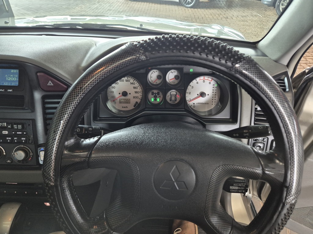 MITSUBISHI PAJERO PAJERO 3200 DI-D GLS SWB - 10