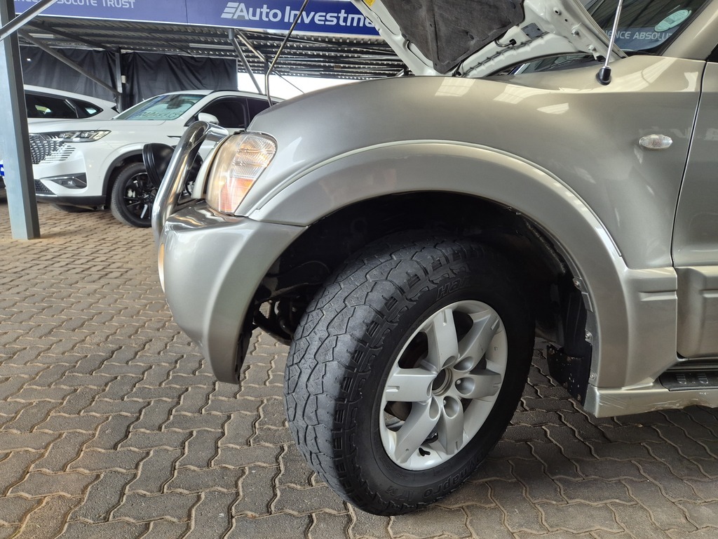 MITSUBISHI PAJERO PAJERO 3200 DI-D GLS SWB - 13